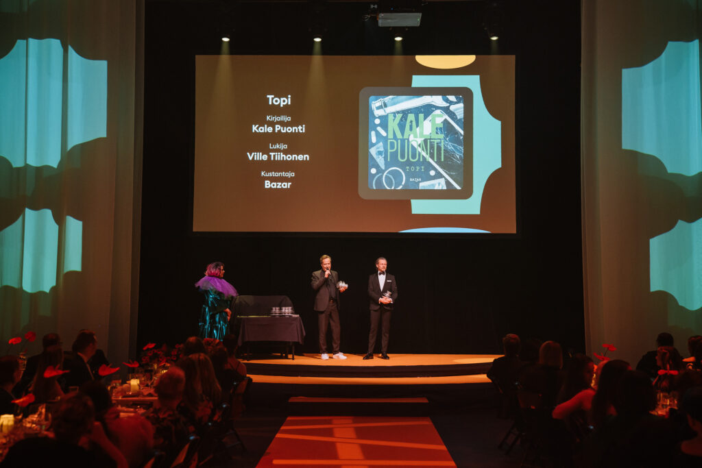 Kale Puontin Pasilan Myrkky -sarjan seitsemäs teos Topi voitti Storytel Awardsin Suuren äänikirjapalkinnon